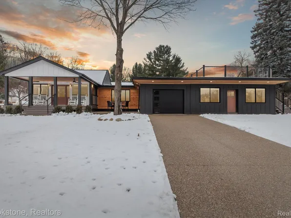 6245 W Higgins Lake Dr, Roscommon, MI 48653