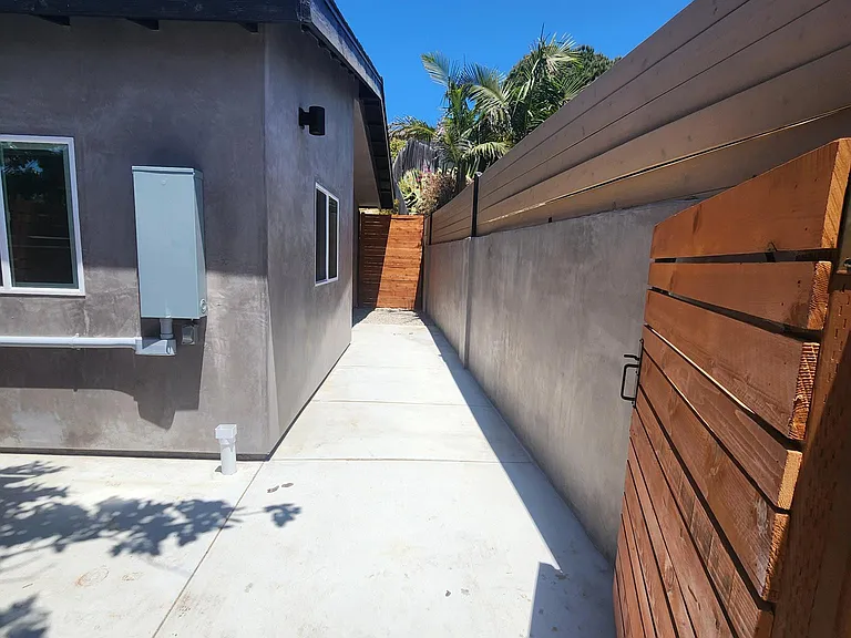 328 Edgehill Ln #2 — Photo 4