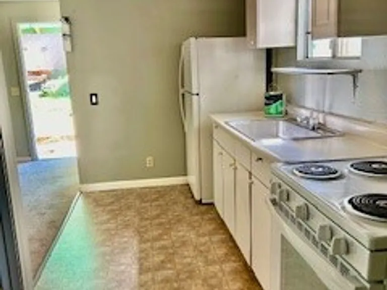 18492 Rozier Ave — Photo 8