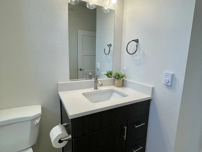 2520 N Regal St — Photo 8