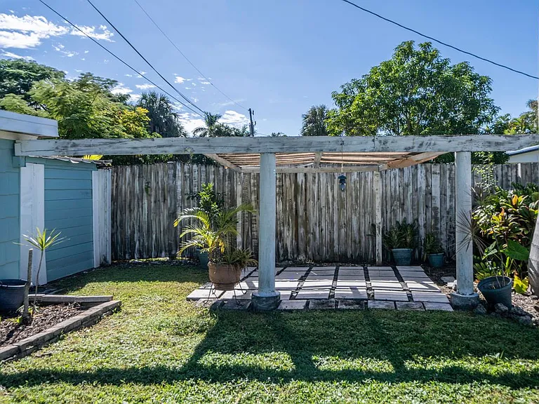 4464 E Riverside Dr — Photo 22