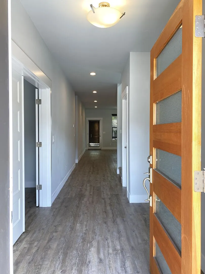 Unique Executive Home in Hood River — Photo 3