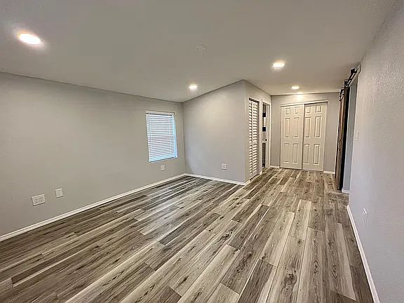 5th image of 516 Powers Ave