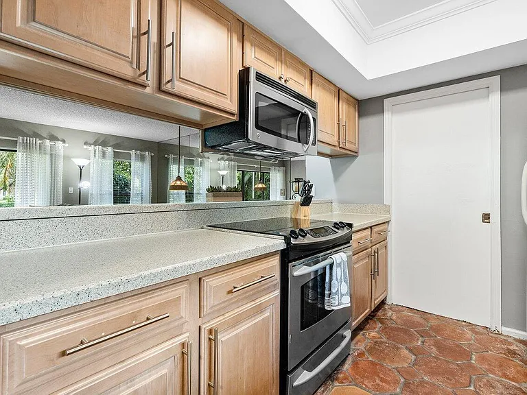 11863 Wimbledon Cir #406 — Photo 19