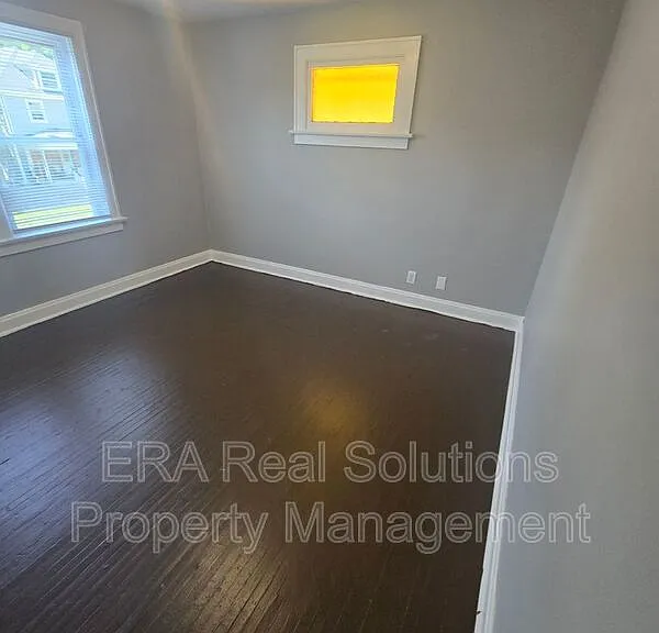 54 N Ogden Ave — Photo 24