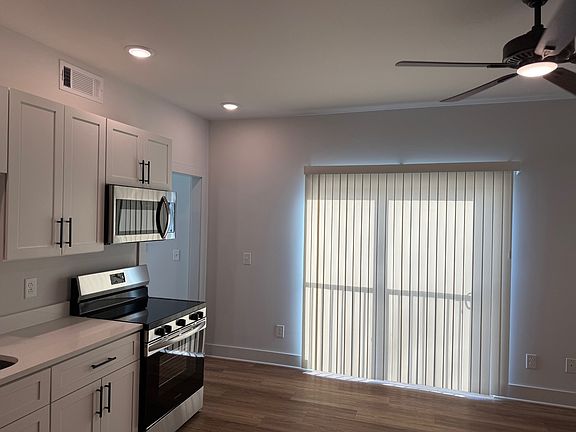 4th image of 3010 Edwin Cir #102