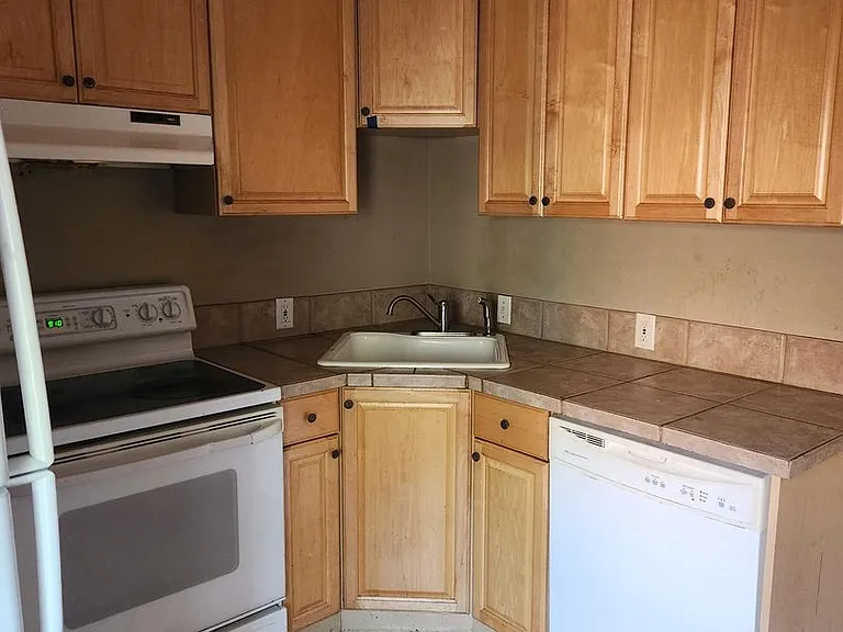 1720 N Pearl St — Photo 16