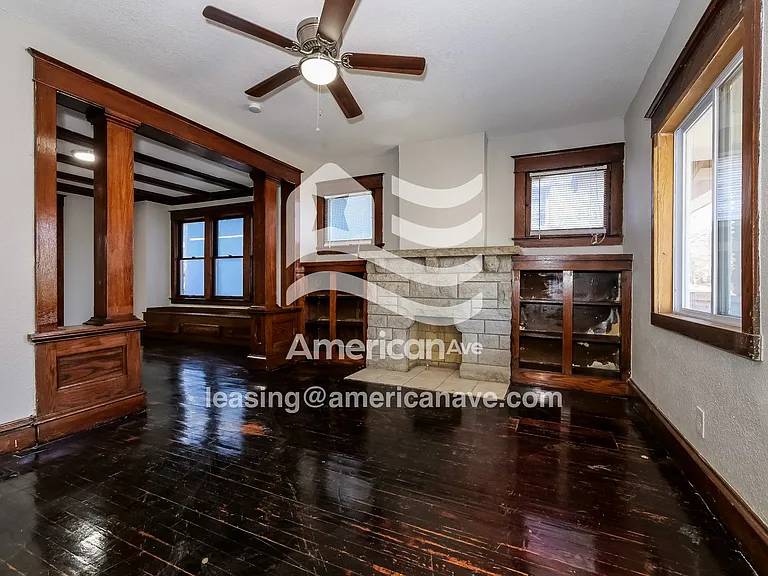 1191097_002_wm_-_living_room_13593714.jpg