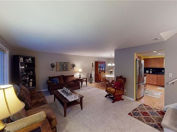 3rd image of 72 Lawnwood Dr