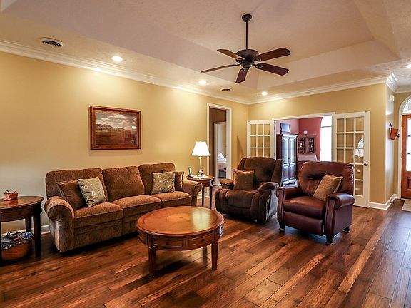4th image of 927 Bonnie Blue Dr