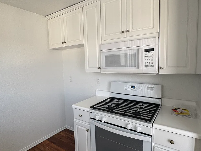 Huntington Harbour Villas — Photo 47