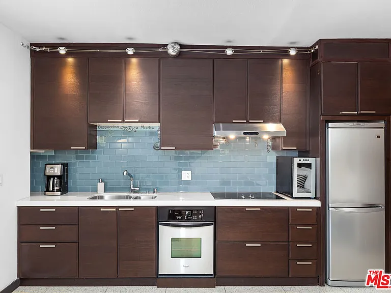 999 N Doheny Dr #611 — Photo 6
