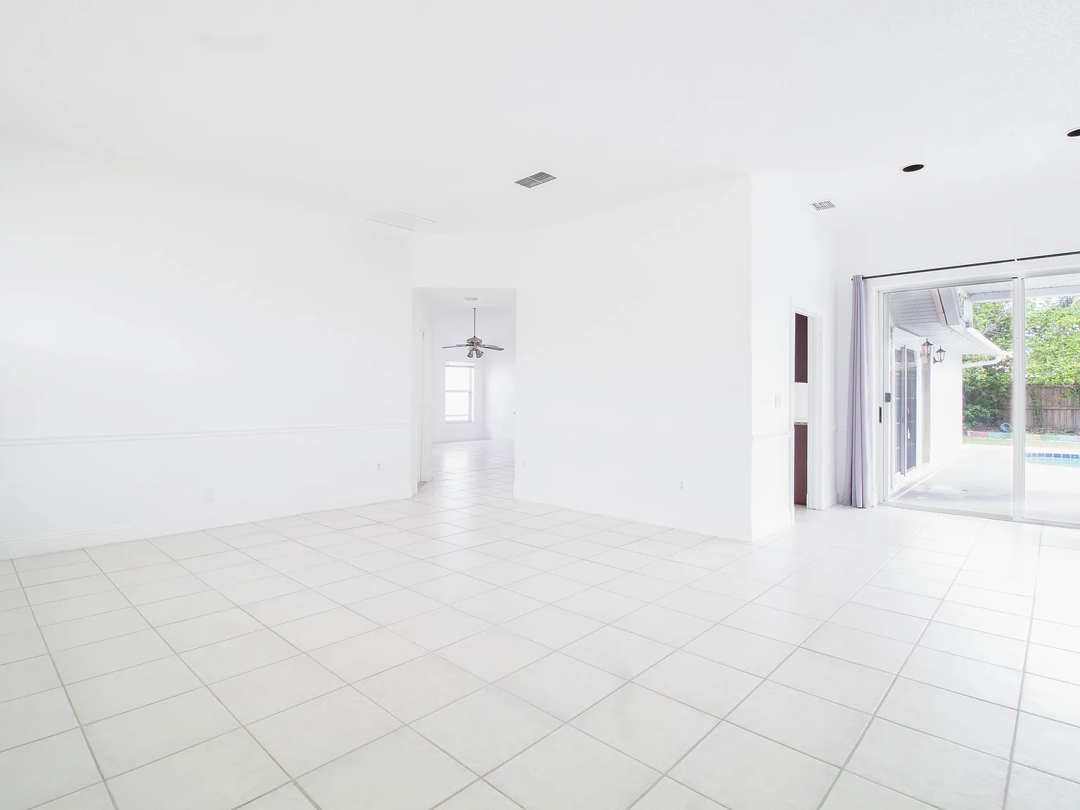 4 bed, 2157 sqft, $2,500 — Photo 4