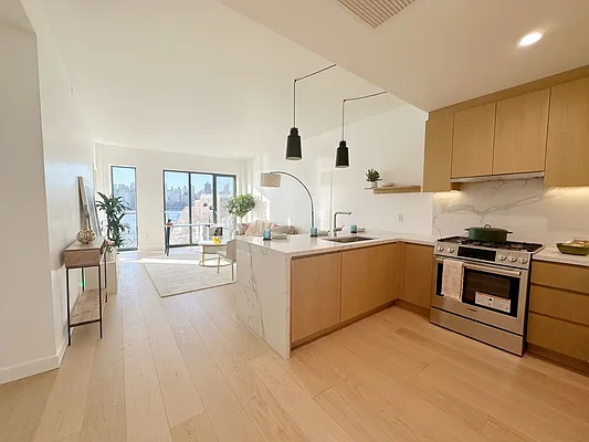 Sold by United Real Estate Fortune | media 4