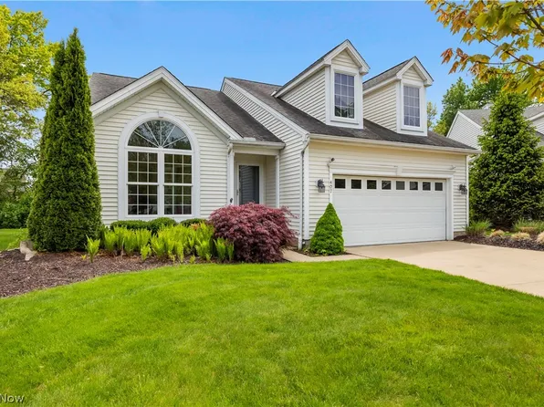 407 Clearbrook Dr, Avon Lake, OH 44012