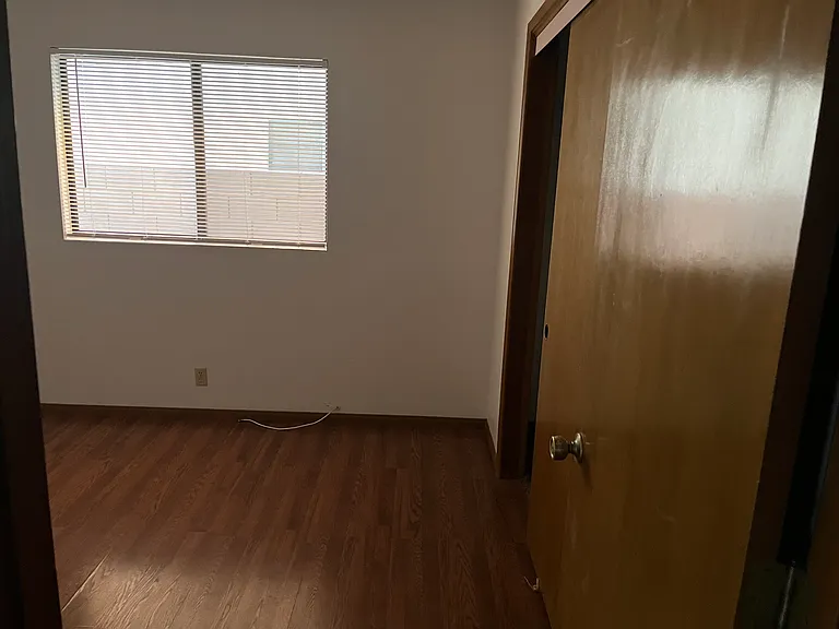 18040 Lakeview Dr — Photo 3