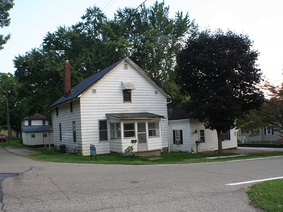 2nd image of 300 Calhoun St