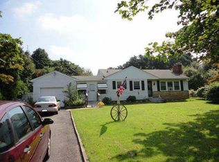 73 Weeks Ave, Manorville, NY 11949