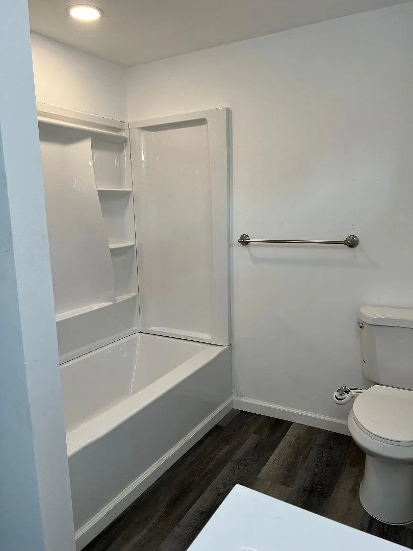 3 bed, 1100 sqft, $2,300 — Photo 4