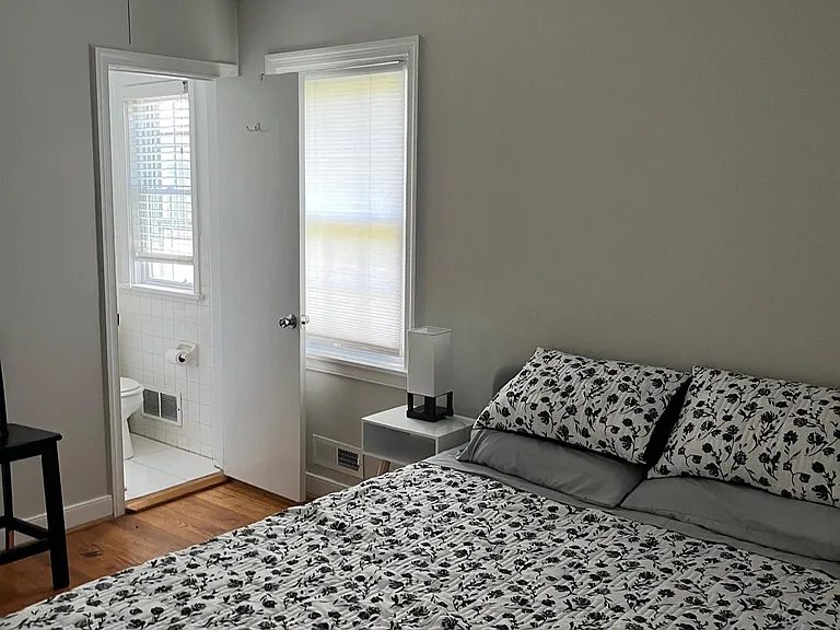 8602 Warrenton Dr — Photo 24