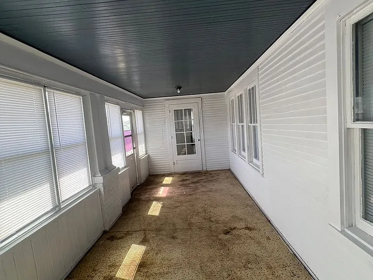 2436 Laurel Ave — Photo 2
