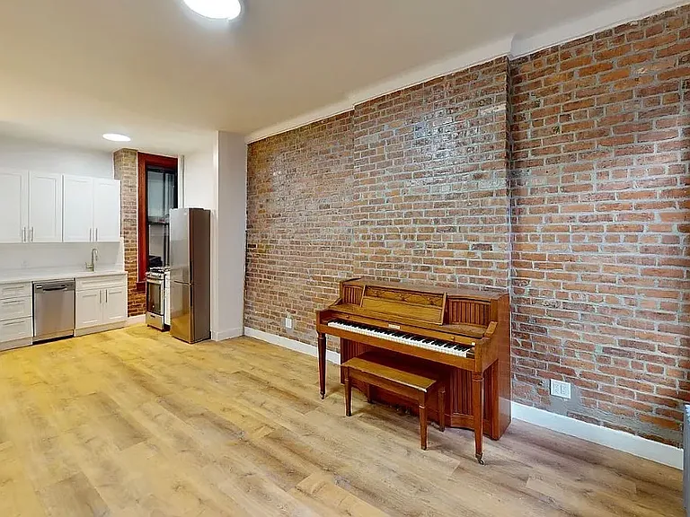 97 Perry St #7 — Photo 2