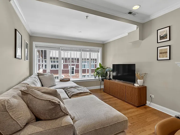 Hinman Court Condos — Photo 25