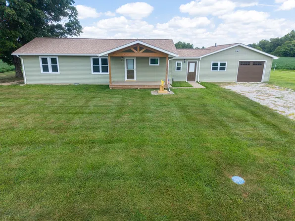 122 E Lincoln St, Dix, IL 62830
