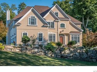 8 Balmoral Ct, Harriman, NY 10926