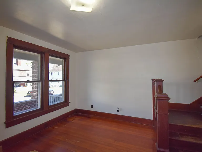 203-205 S Summit St — Photo 4