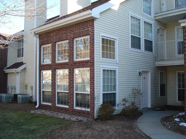 27 Carriage Crossing Ln, Middletown, CT 06457