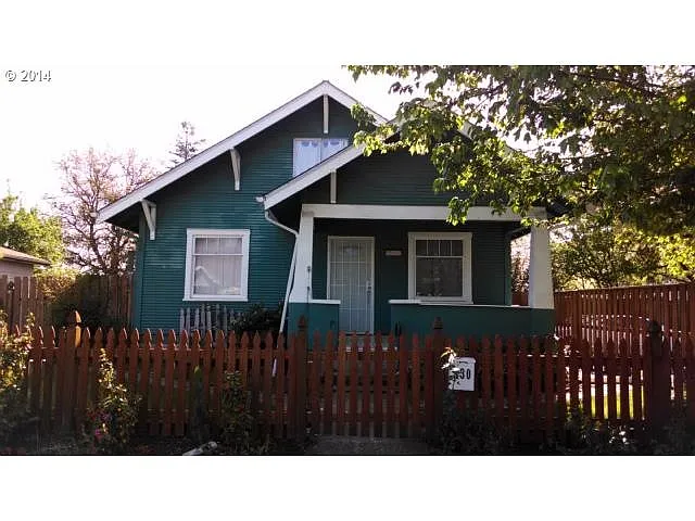 130 NW Connell Ave photo 1