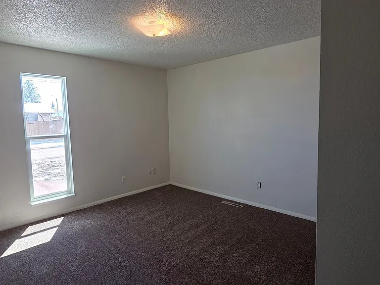 2525 Pattison Ave — Photo 6