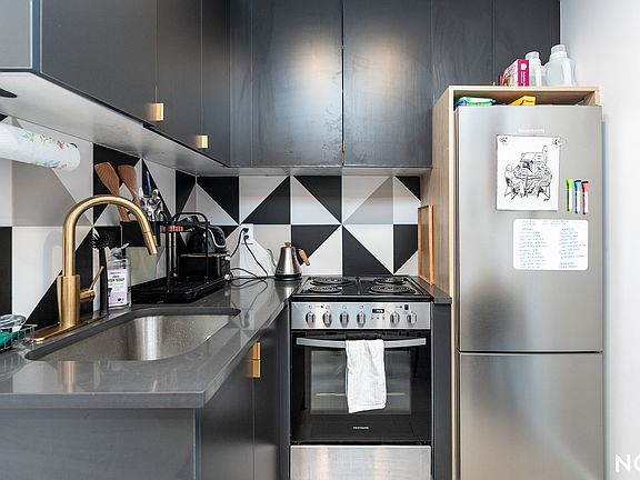 3rd image of 978 Kent Ave #2A