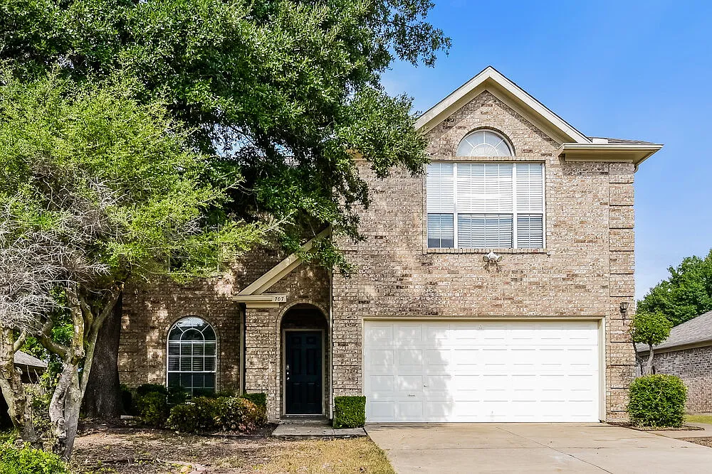 3 bed, 2.5 bath, 1950 sqft, $2,500 — Photo 1