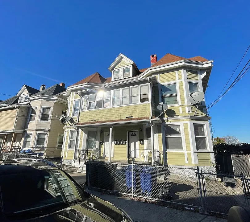30 Center St #32