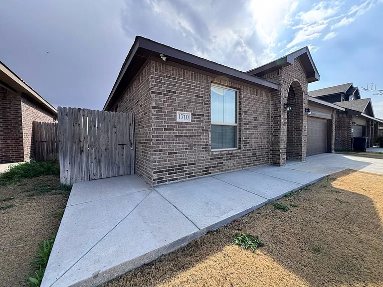 1710 Wrigley Dr — Photo 26
