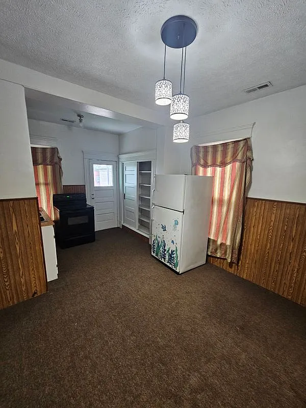 6 bed, 2.0 bath, 1105 sqft, $900 — Photo 3