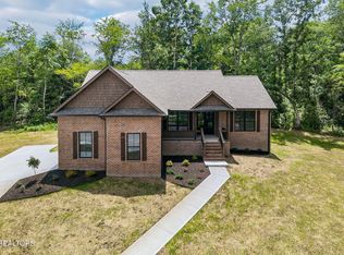 2 Riverchase Dr, Crossville, TN 38571
