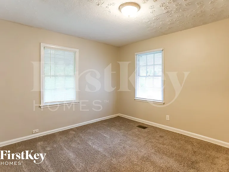 2276 Dauphine St — Photo 11
