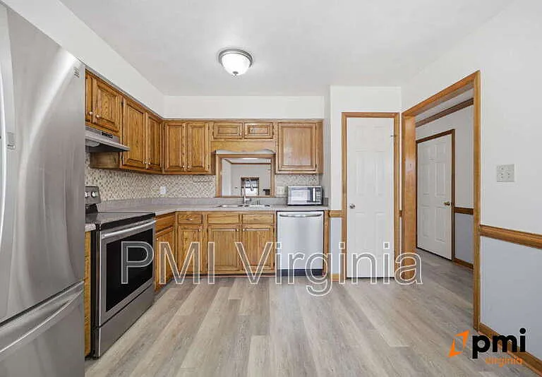 202 Stonehall Ct — Photo 23