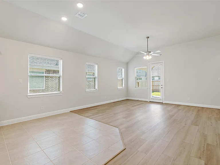 2131 Villa Flora Ln — Photo 5