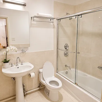 Bathroom, photo 1