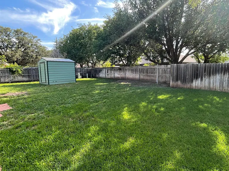 1610 Morrow Ln — Photo 13