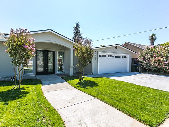 3rd image of 17950 Los Felice Dr