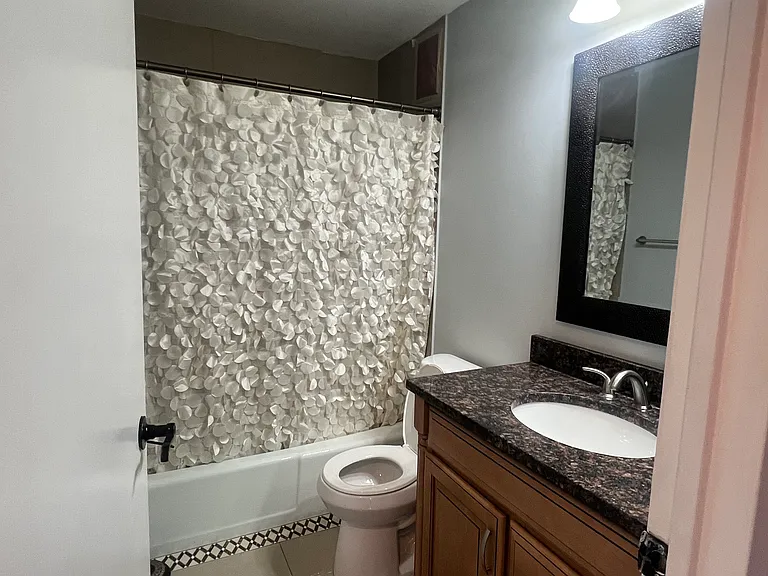 2200 S Stewart Ave #2A — Photo 25