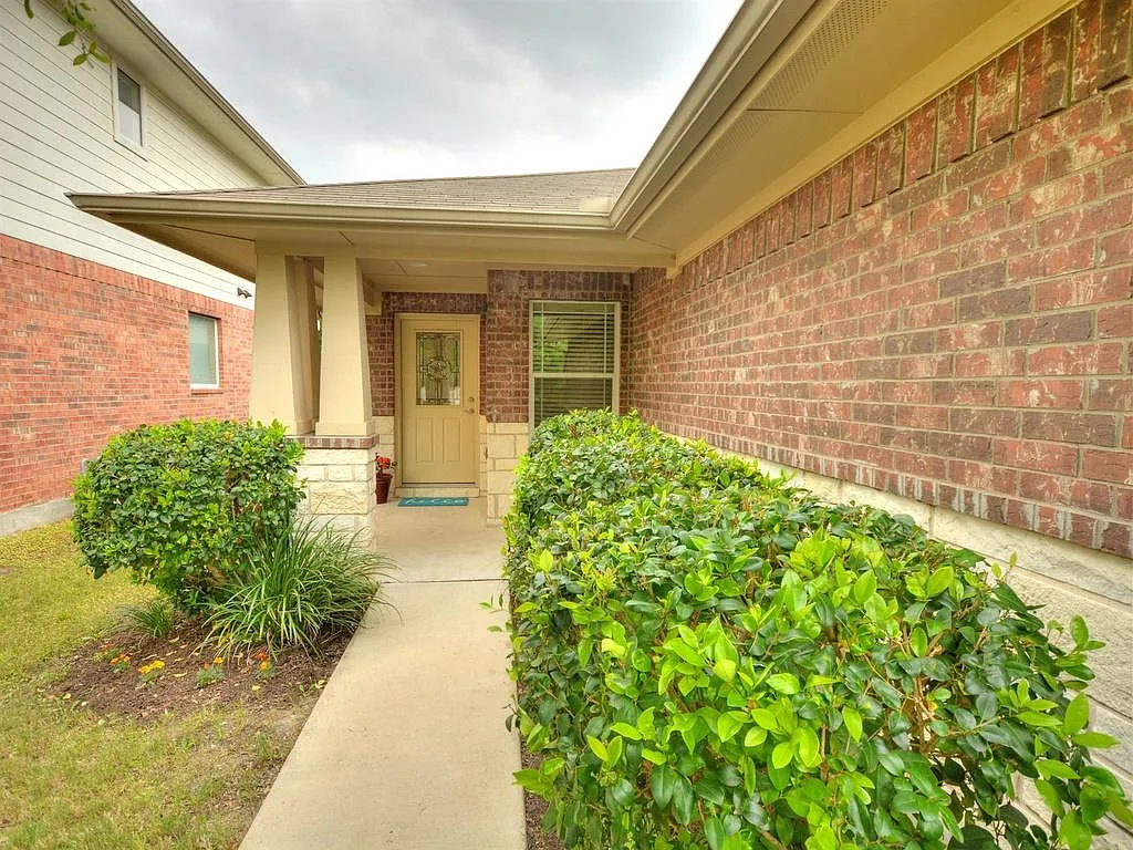 3 bed, 1424 sqft, $2,000 — Photo 3