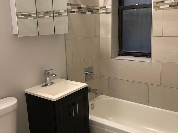 2nd image of 833 W Sunnyside Ave #106