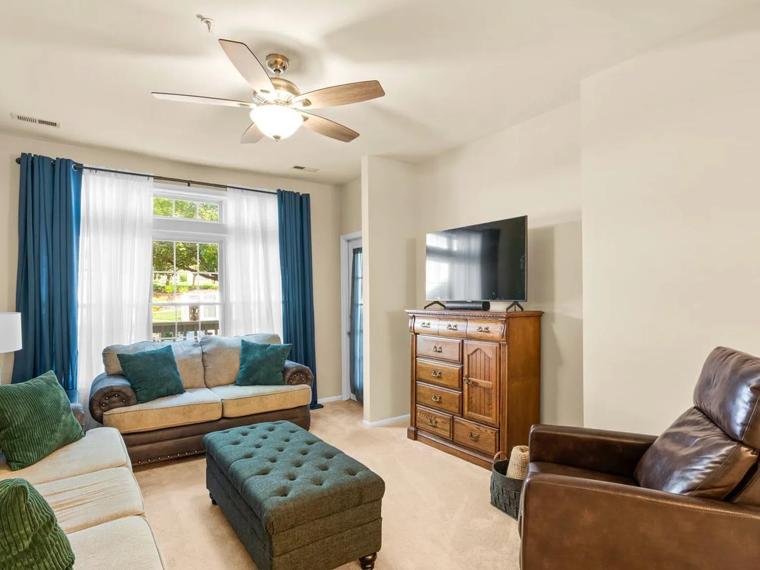 2 bed, 1141 sqft, $2,350 — Photo 2