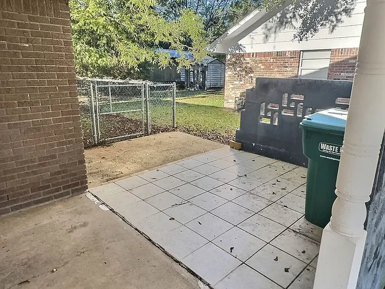 302 Hunter Dr — Photo 18